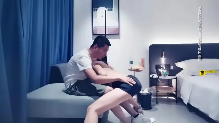 【9总探花】精品作之黑衣长腿妹 风骚少妇胸敏感到了床上可劲喊